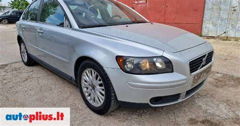 Infografika: Volvo S40 tarp modelių ir metų pokyčiai