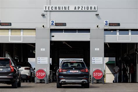 Nuotrauka: automobilio apžiūra prieš nuomą