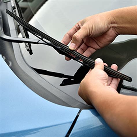 automobilio valytuvų tipai: berėmiai, hibridiniai ir standartiniai