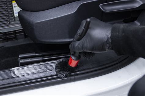 Teminė nuotrauka: vairuotojas reguliuoja automobilio salono temperatūrą