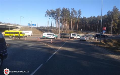 Teminis foto: didelis krovininis automobilis kelyje