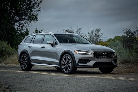 Interjero nuotrauka: „Volvo V60 Cross Country“ salono dizainas ir ergonomika
