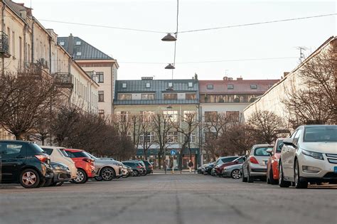 Infografika, iliustruojanti skirtingų automobilių stovėjimo zonų kainas Kaune