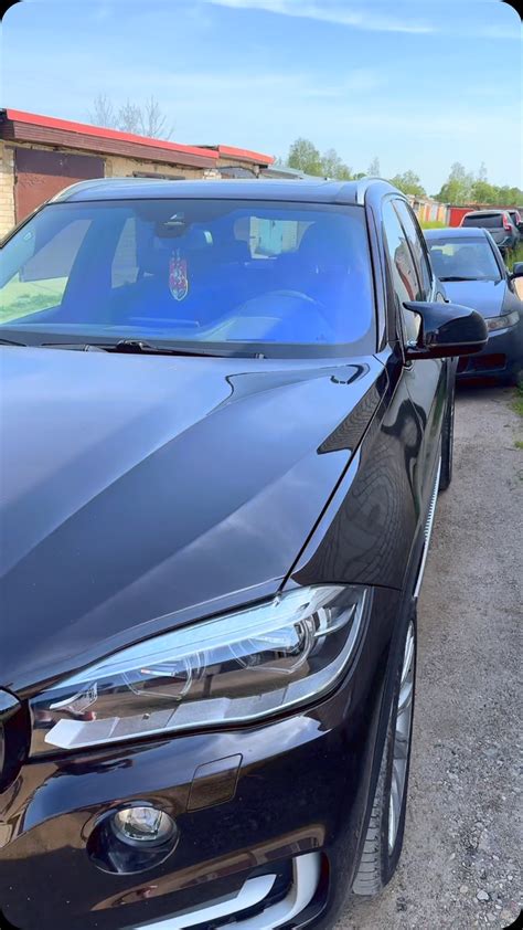 automobilio priekinis stiklas su užklijuota plėvele