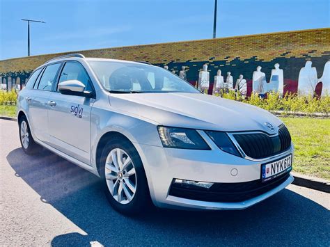 Škoda Octavia automobilio nuotrauka kelyje