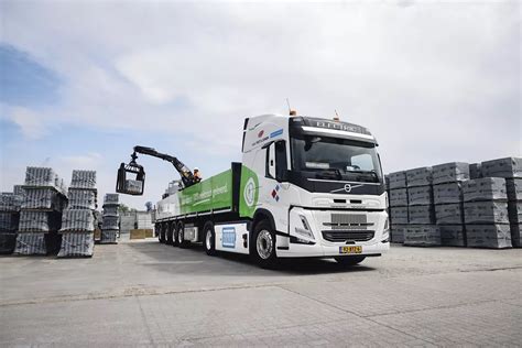 Volvo Trucks sunkvežimiai stovėjimo aikštelėje