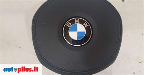 Įvairių BMW vairo modelių iliustracijos