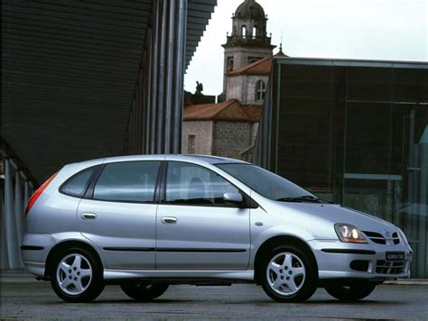 Nissan Almera Tino išorės vaizdas - kompaktiškas vienatūris