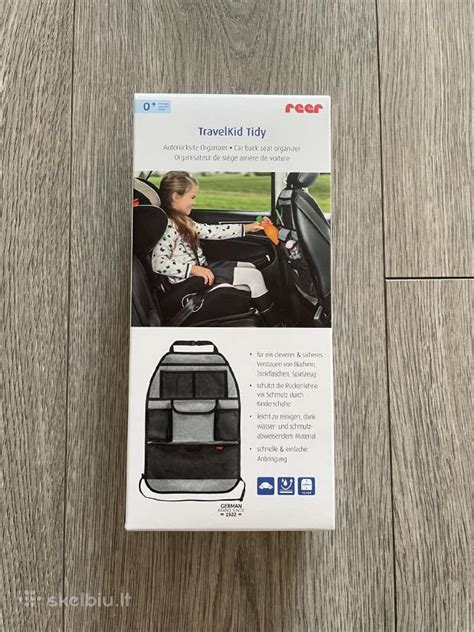 Teminė nuotrauka su automobilio sėdynės apsauga vaikams