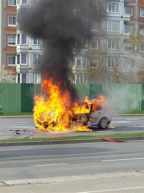 Tematinė nuotrauka: sugadintas automobilis po eismo įvykio