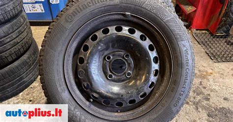 Automobilis stabdantis su žieminėmis padangomis vasarą