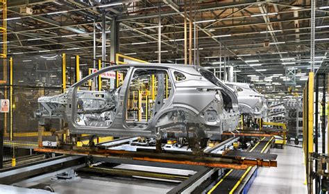 Mazda inžinierių darbas Hirošimos gamykloje