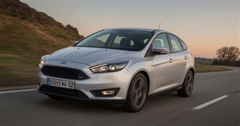 Ford Focus hečbeko ir universalo modelių palyginamoji nuotrauka