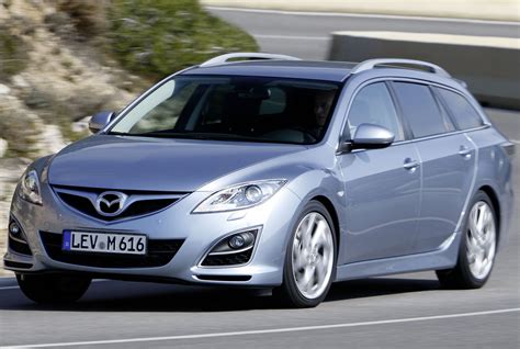 Mazda 6 (GH) sedano išorės vaizdas, pabrėžiantis aerodinamines kėbulo linijas