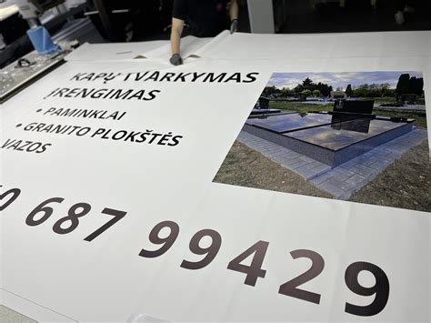 Katalogas: įvairių spalvų ir dizaino tentų pavyzdžiai ant priekabų
