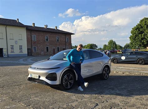 Infografika apie naujausias automobilių saugumo sistemas
