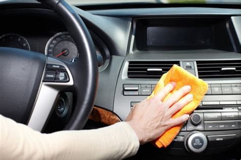 Automobilio vidaus ir išorės priedų koliažas