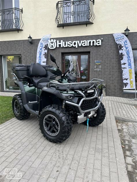 Keturratis motociklas bekelėje