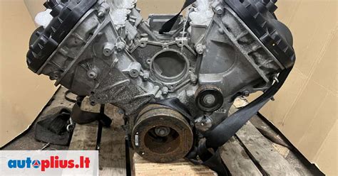 Ford Mustang variklio skyriaus nuotrauka