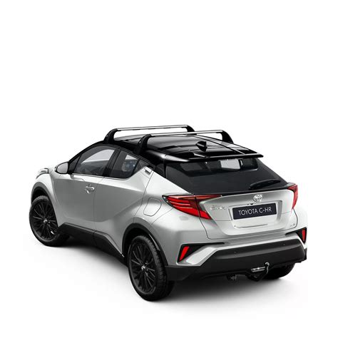 Toyota automobilio su stogo bagažine ir dviračių laikikliu nuotrauka