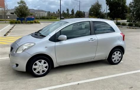 Toyota Yaris 2008 metų modelio nuotrauka mieste