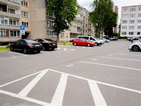 schema: pavyzdys, kaip teisiškai paskirstomos automobilių stovėjimo vietos daugiabučio sklype tarp bendraturčių