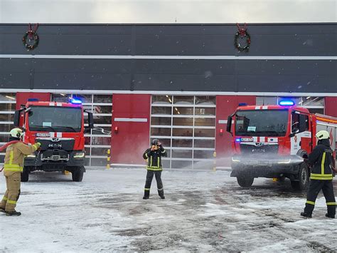 Tematinė nuotrauka, vaizduojanti ugniagesių gelbėtojų bendruomenės palaikymą