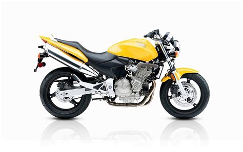 Honda CB 600 F Hornet motociklo nuotrauka su pabrauktais techniniais elementais