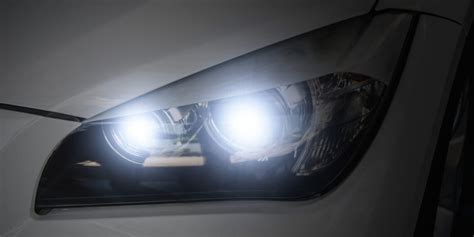 Tematinė nuotrauka: įvairių tipų automobilio žibintai