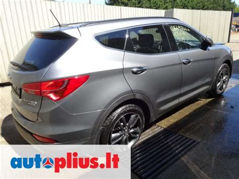 Hyundai Santa Fe galinio bamperio ir bagažinės vaizdas