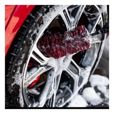 Teminis automobilio ratlankių valymo nuotrauka