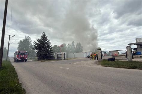 automobilių laužo krūva