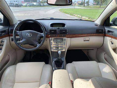 Toyota Avensis trečiosios kartos interjero nuotrauka