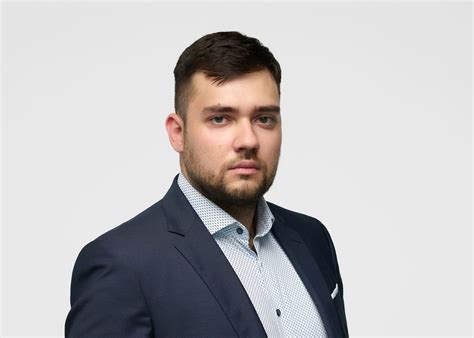 Teisininkas, konsultuojantis klientą