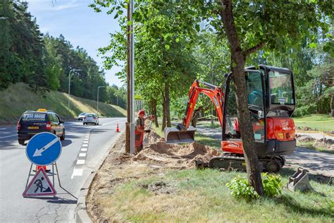 Tematinis paveikslas, iliustruojantis automobilių korozijos vietas ir antikorozinių medžiagų taikymą.