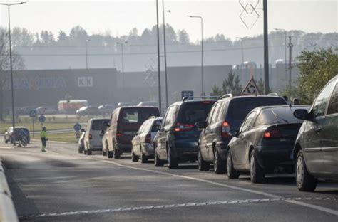 Schema: Vairavimas žiedinėje sankryžoje Ispanijoje