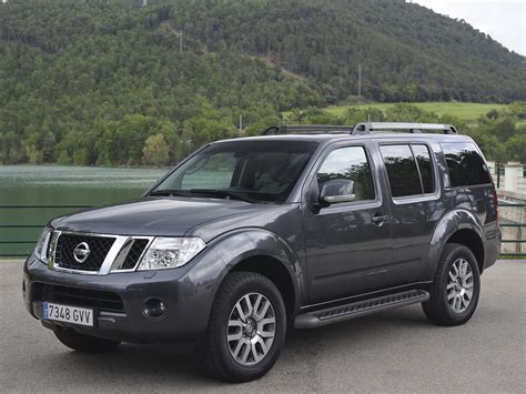 Nissan Pathfinder (R51) bekelėje