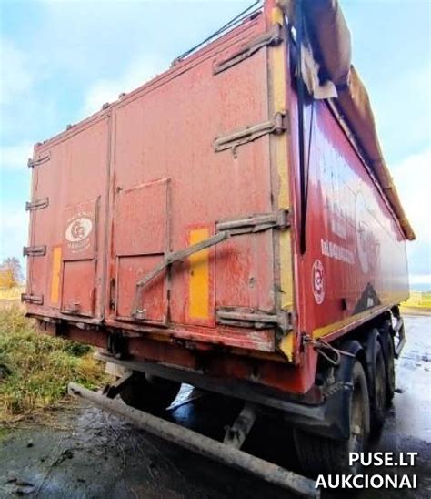 Tematinė nuotrauka: pakraunama priekaba