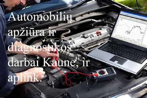 Autoelektrikas dirbantis su automobilio laidynu ir elektronikos moduliais