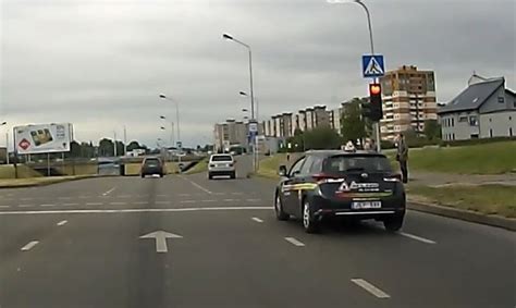 Mokomasis automobilis su ženklinimu