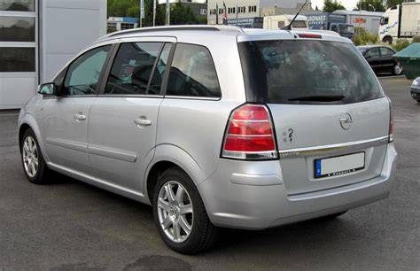Opel Zafira B: lauko temperatūros daviklio vietos iliustracija