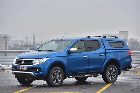 Teminė nuotrauka: Fiat Fullback, stovintis atviroje vietoje