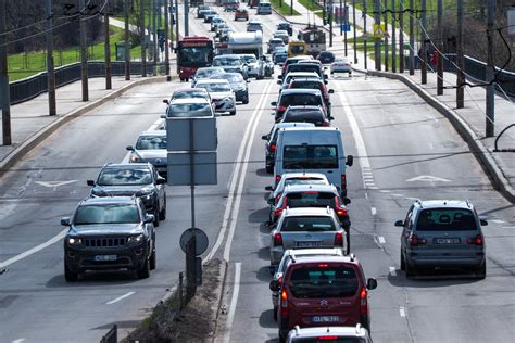 Grafikas, vaizduojantis vartojimo paskolų ir lizingo augimą Baltijos šalyse