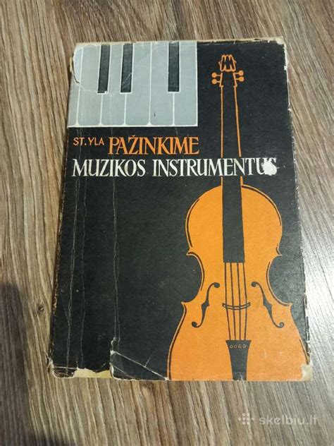 Sena iliustracija, vaizduojanti senovinius muzikos instrumentus