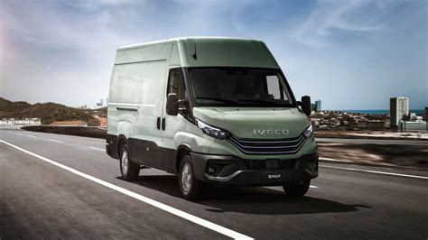 Tematinė nuotrauka su Iveco Daily furgonu pristatymo metu