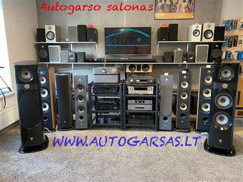 automobilio garso sistemos komponentų schema: garsiakalbiai, stiprintuvas, laidai ir garso izoliacija