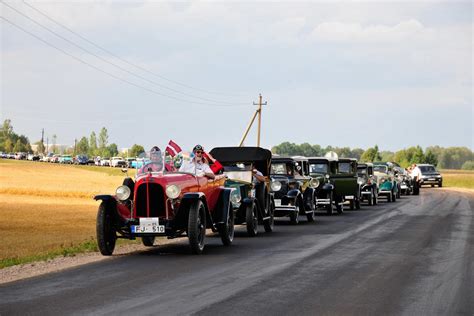 nuotrauka iš istorinių automobilių festivalio 
