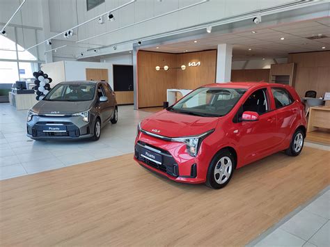 Teminė nuotrauka su KIA automobiliais salone