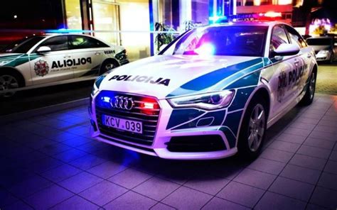 nauji policijos automobiliai Audi A6