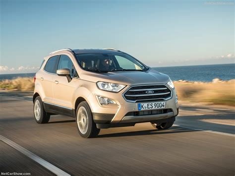 Tematinė Ford EcoSport automobilio nuotrauka mieste